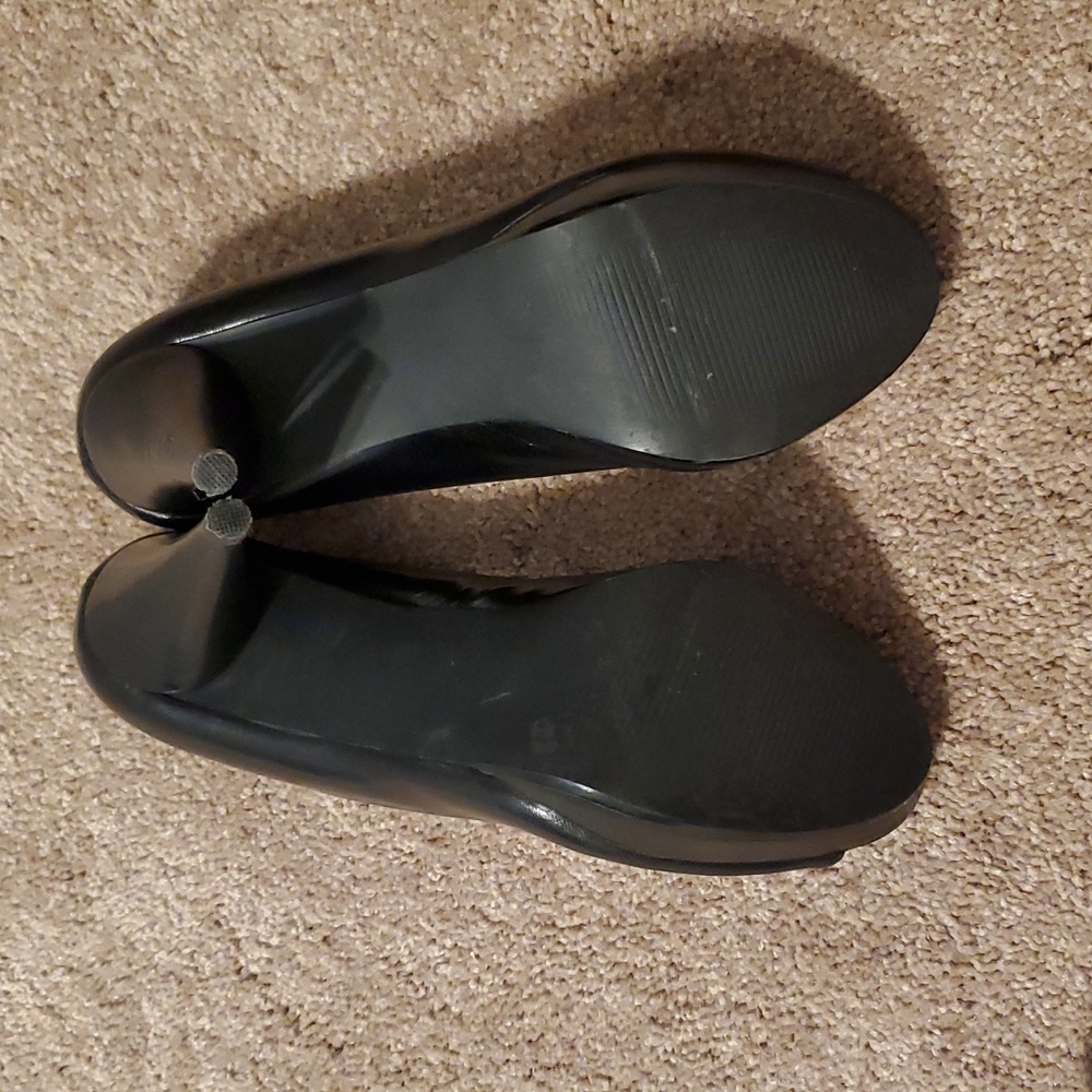 Pumps - Picture 3 of 4